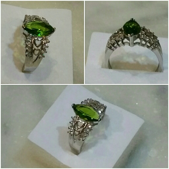 Genuine Peridot & White Sapphire Ring Size 8 - Picture 2 of 4
