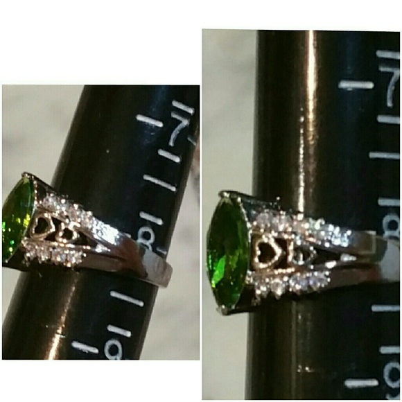 Genuine Peridot & White Sapphire Ring Size 8 - Picture 4 of 4