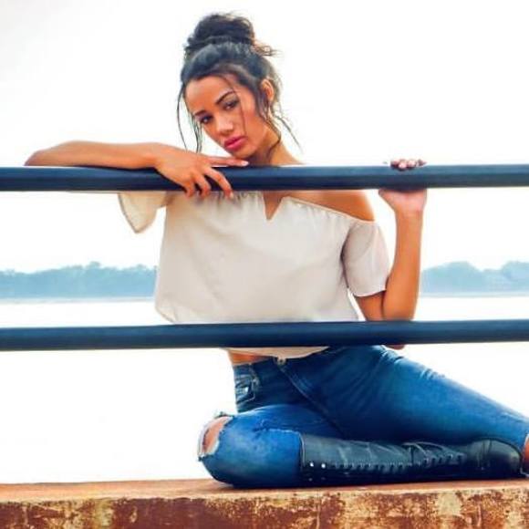 Meet your Posher, Felicity