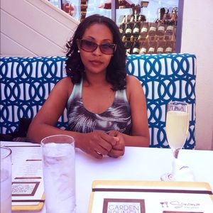 Meet your Posher, Damaris