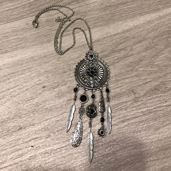 Long pendant necklace