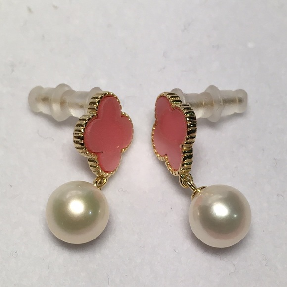 NWOT Silver Pearls Earrings - Picture 3 of 3
