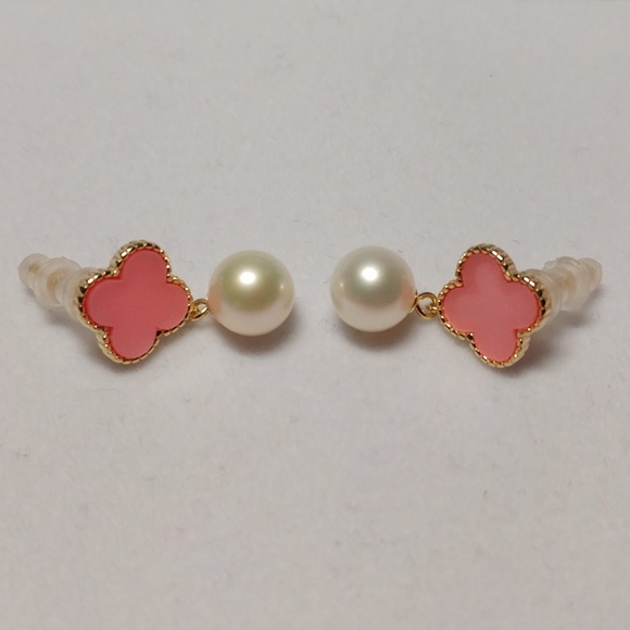 NWOT Silver Pearls Earrings - Picture 2 of 3