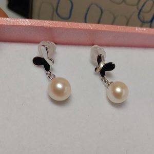 NWOT Silver Pearls Earrings