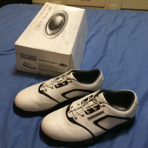 Oakley golf shoes 9.5