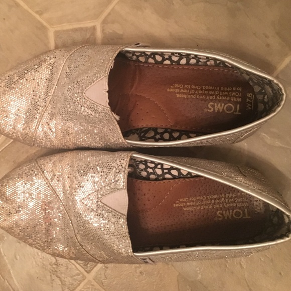 Silver glitter toms - Picture 1 of 3