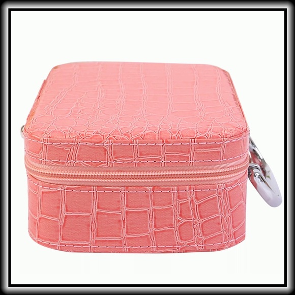 COSMETIC TRAVEL CASE          🎉ℋℙ🎉 - Picture 4 of 5