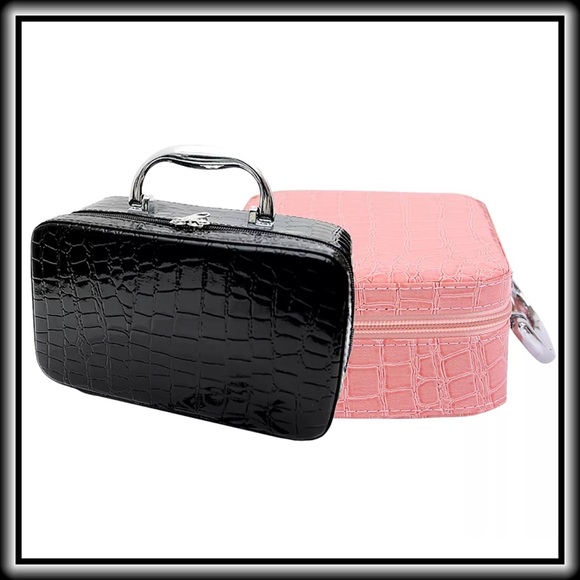 COSMETIC TRAVEL CASE          🎉ℋℙ🎉 - Picture 3 of 5
