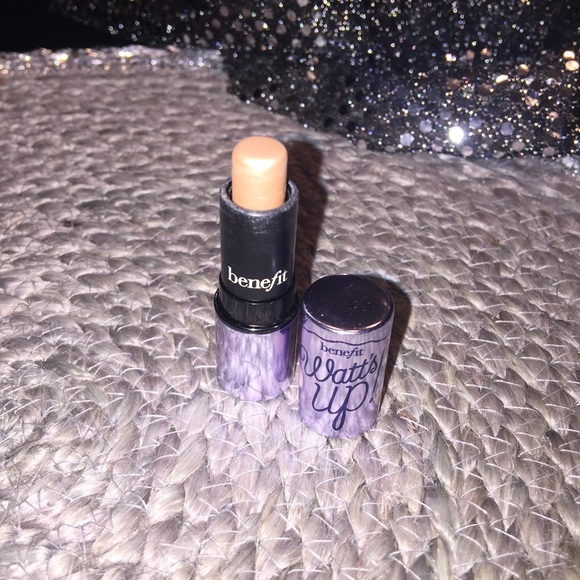 Benefit lights up highlighter