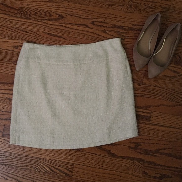 NWT Banana Republic cream mini skirt
