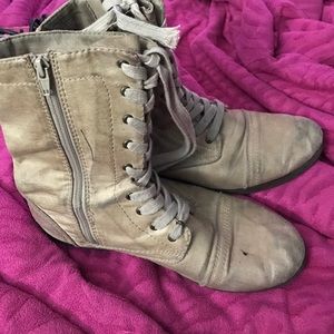 Combat boots