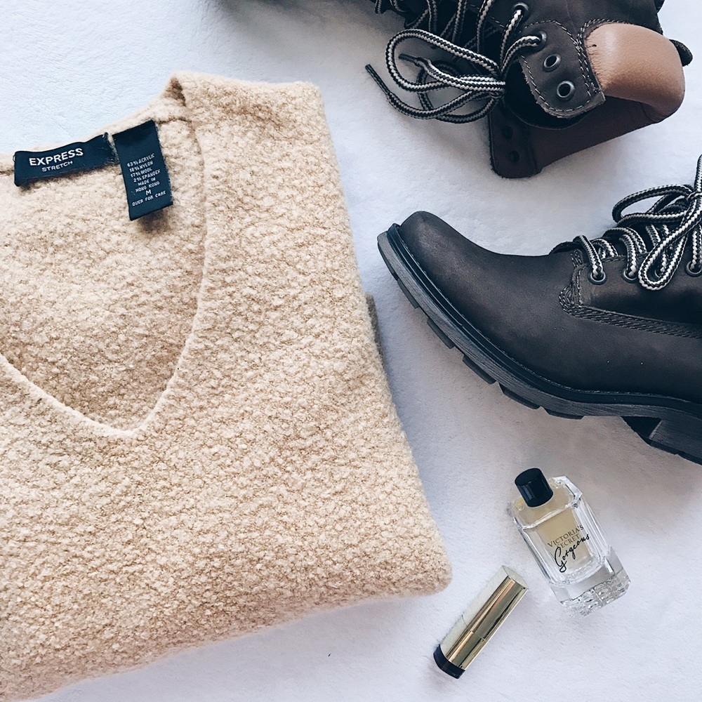 Express | Long Bell Sleeve Cropped Sweater V-Neck