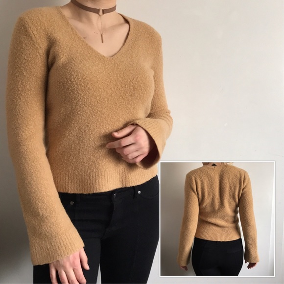 Express | Long Bell Sleeve Cropped Sweater V-Neck - Picture 3 of 3