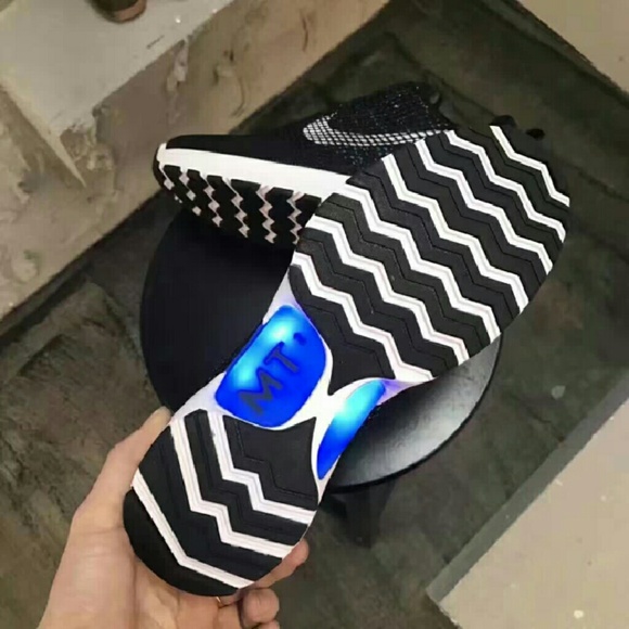 Nike HyperAdapt 1.0 Silver/Black/White. main image 4
