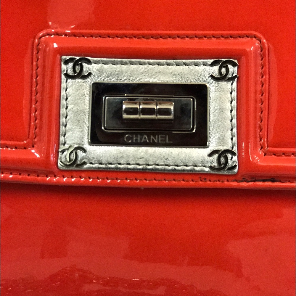 💯 authentic Chanel red lacquered leather bag - Picture 2 of 4