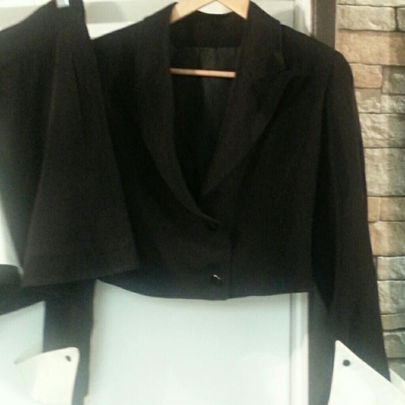 Suit - Picture 3 of 4