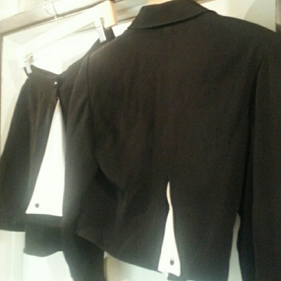 Suit - Picture 4 of 4