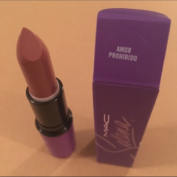 MAC lipstick Amor Prohibido