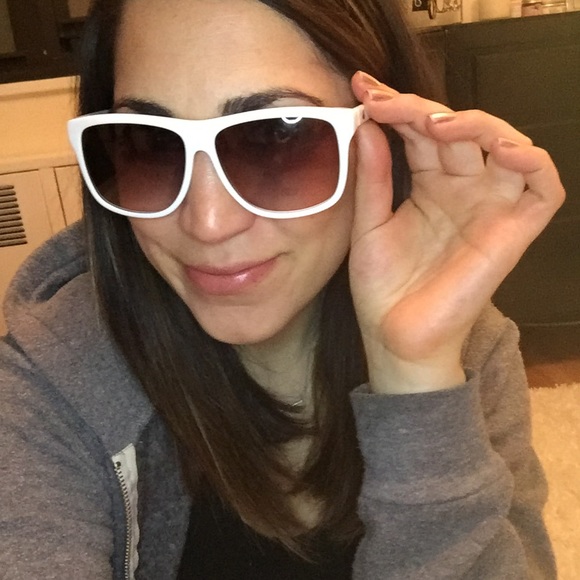 White Plastic Frames - Picture 3 of 3