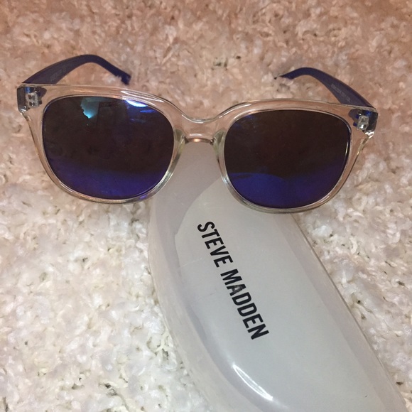 Trendy clear frames with blue tinted lens💙