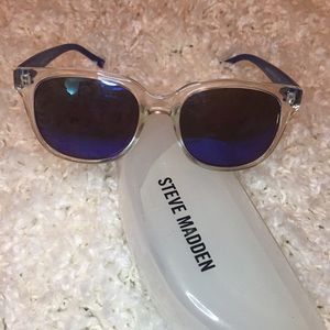 Trendy clear frames with blue tinted lens💙