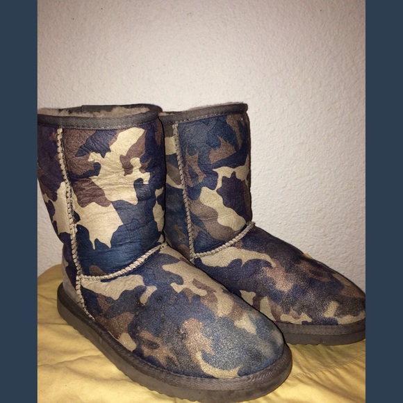 xxxSOLDxxx  Camo UGG Boots
