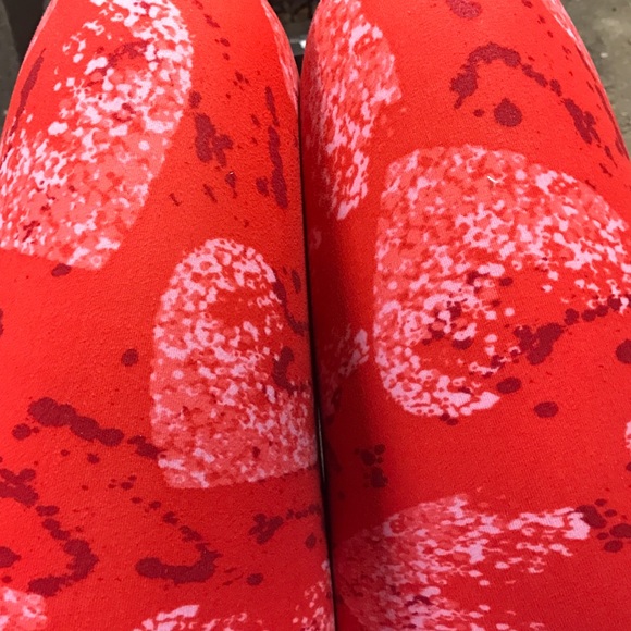 LuLaRoe OS Valentine's Day leggings