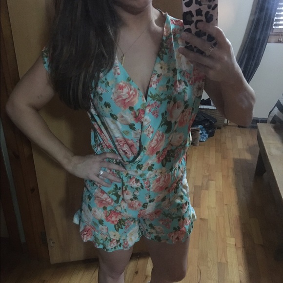 Jessie James Decker romper - Picture 4 of 4