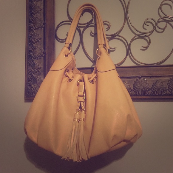Beige leather purse w/lots o pockets