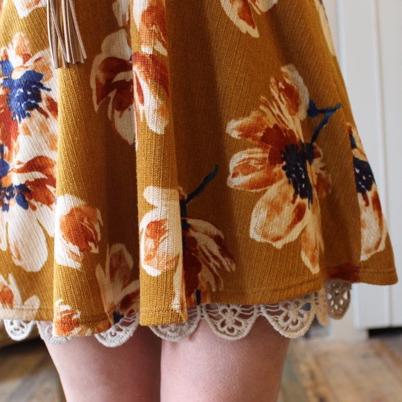 Taupe crochet hem extender slip - Picture 3 of 3