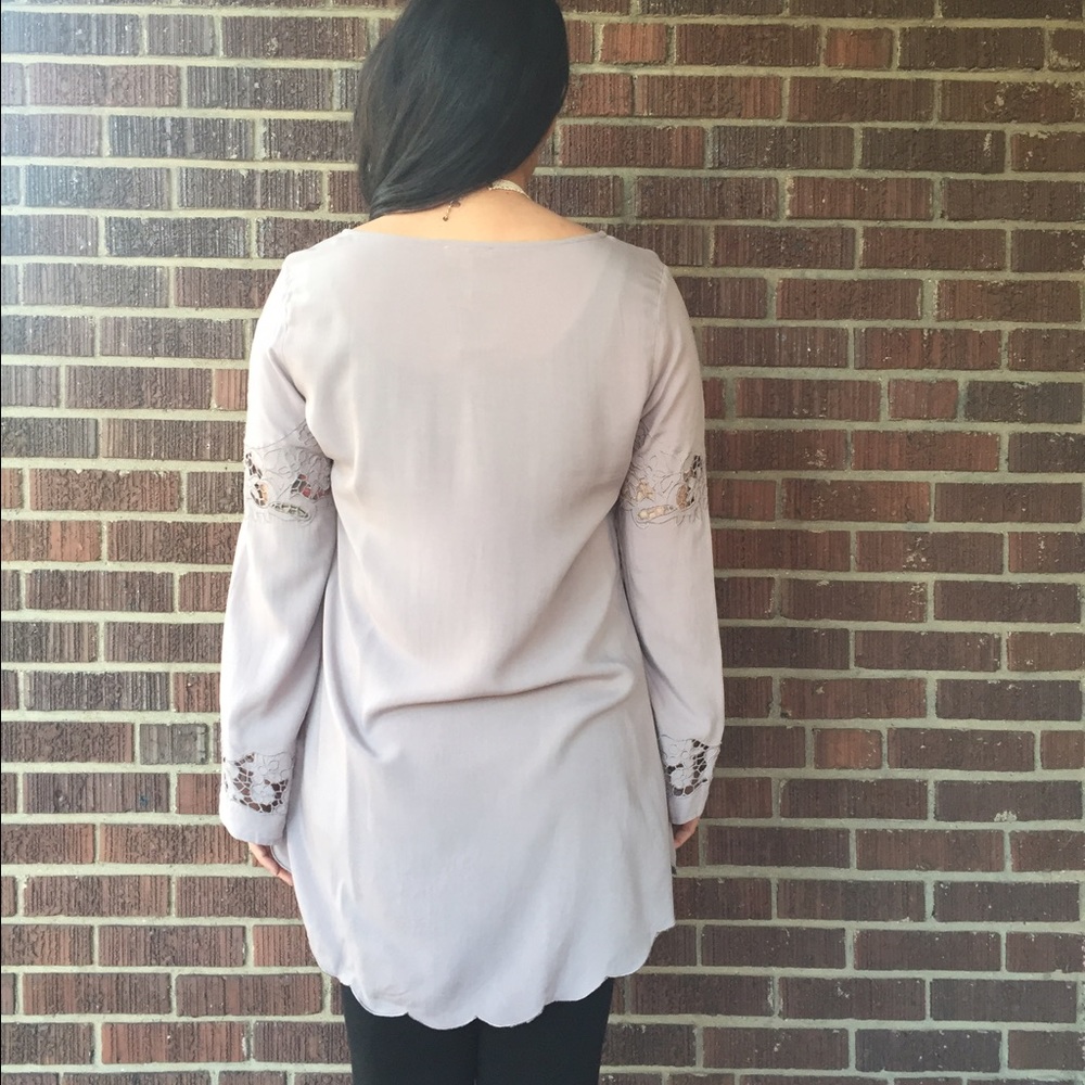 ONLY 1 SM! ⚡️PRICE FIRM The Lacey Love Tunic - Picture 3 of 3