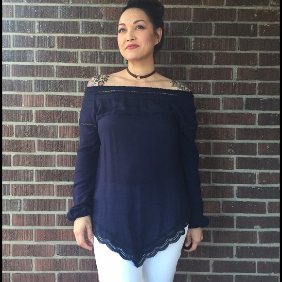 Only SM & LG!  FINAL PRICE Off The Shoulder Top - Picture 2 of 4