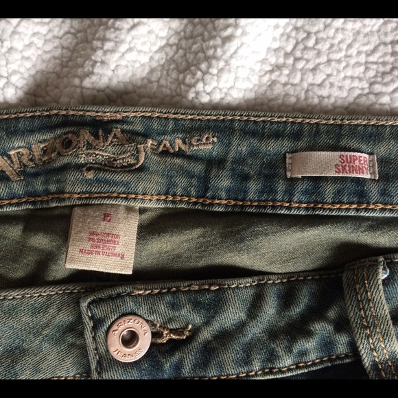 Like new! Arizona Jeans, "super skinny" size 15. - Picture 2 of 4
