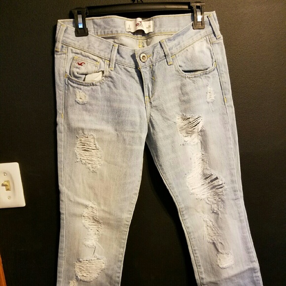 Light ripped Hollister capris