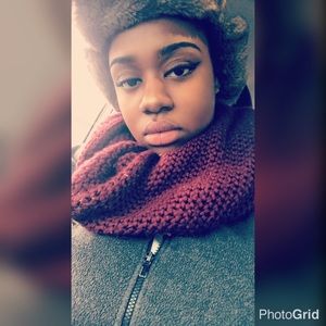 Meet your Posher, Cassandra