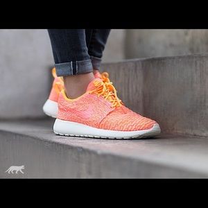 NIKE WOMENS ROSHE ONE FLYKNIT