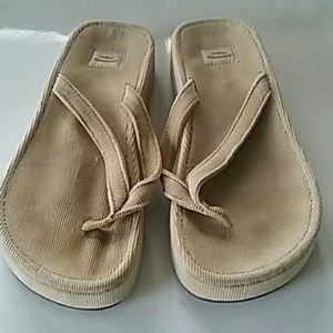 Abercrombie corduroy flip flops size 8