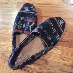 Lightly pre-loved patterned Tom's! Size 8!