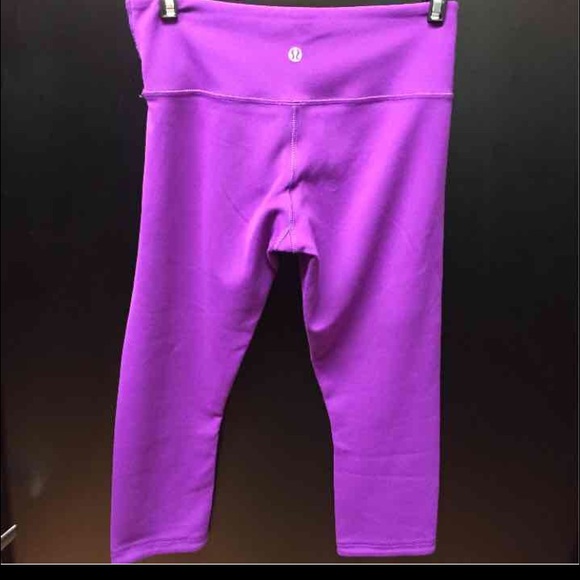 lululemon athletica Pants - Reversible lululemon cropped legging size 6