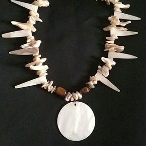 NWT Mother of Pearl necklace