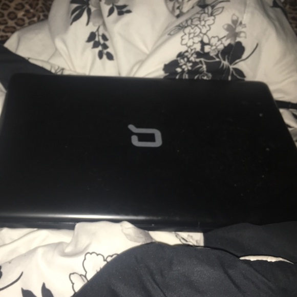 Compaq Laptop - Picture 2 of 2