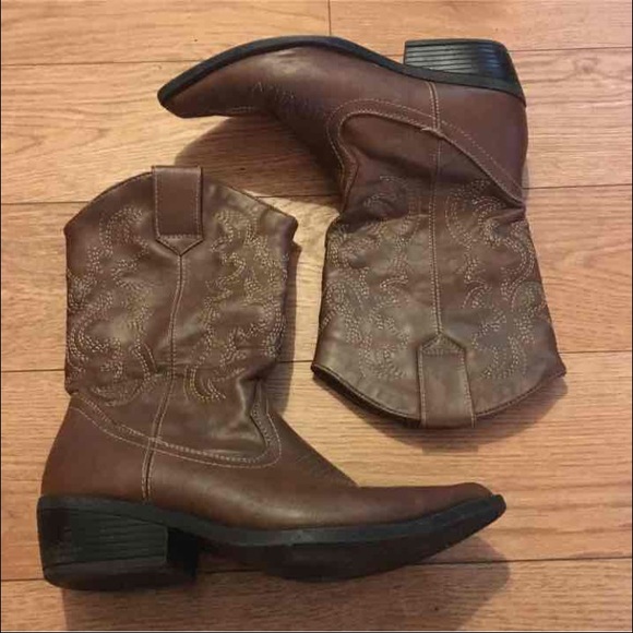 Cowboy boots 👢
