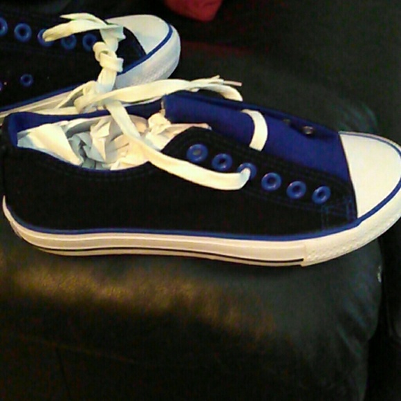 Canvas shoes