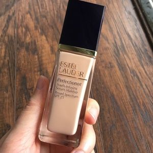 Estée Lauder Perfectionist Foundation