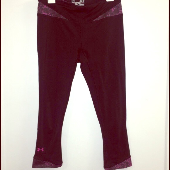 Black and pink under armour Capri