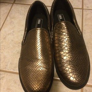 Gold slip on size 10 BRAND NEW