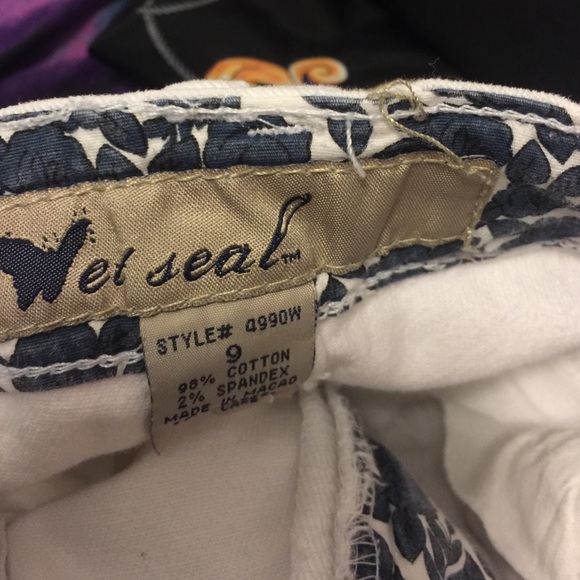 I'm selling my clothes I just don't fit into - Picture 2 of 2