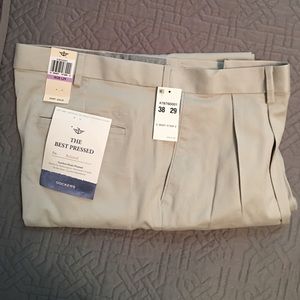 Dockers Relaxed Fit, Pleated Khakis. 38x29