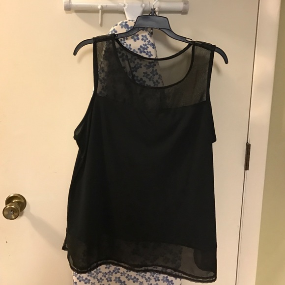 Nice top - Picture 3 of 4