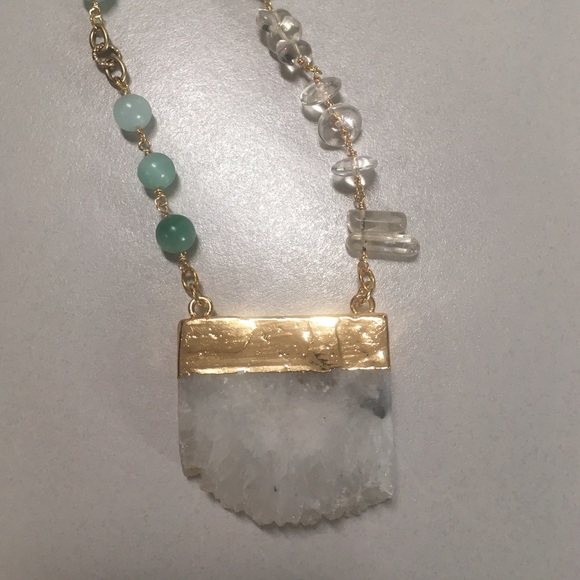 Handmade Quartz slice and mint gemstone necklace - Picture 2 of 4